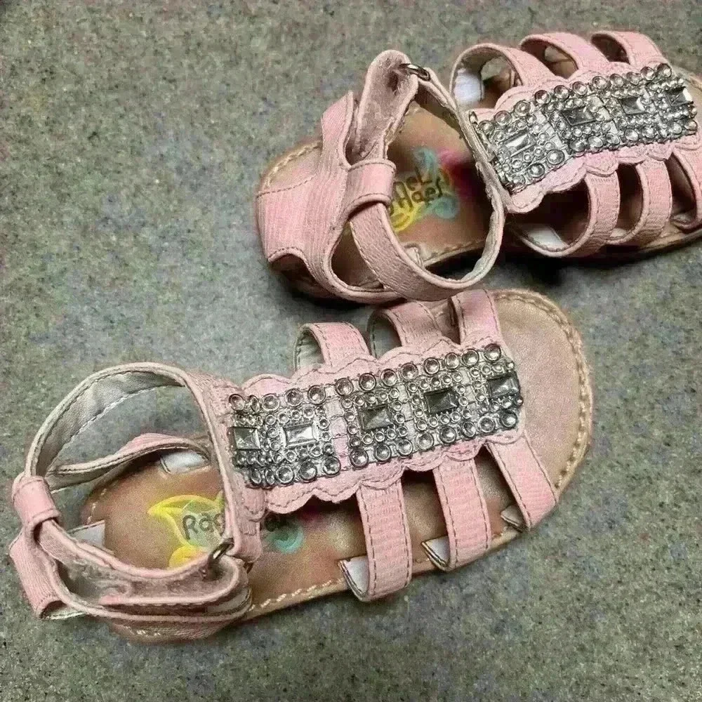 Rachel Shoes Toddler girls pink sandals‎ with “rhinestone” detail. Size 6